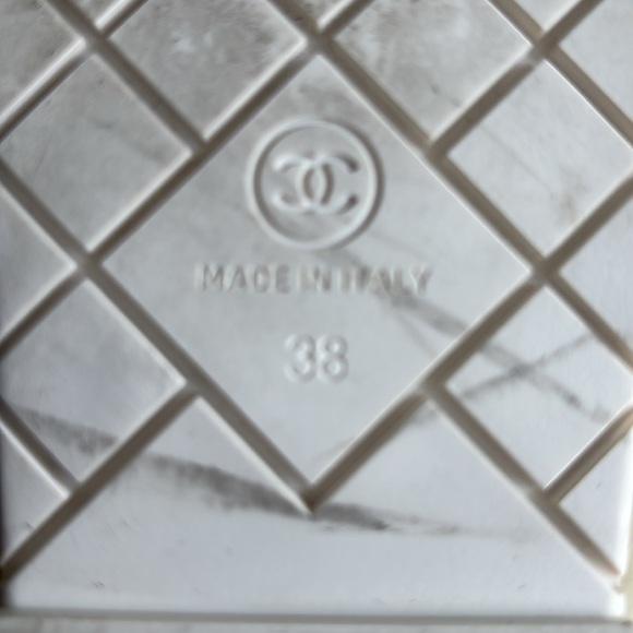 EUC Chanel ivory shearling Furry Slippers and carrying case Set size 38 - Picture 6 of 8